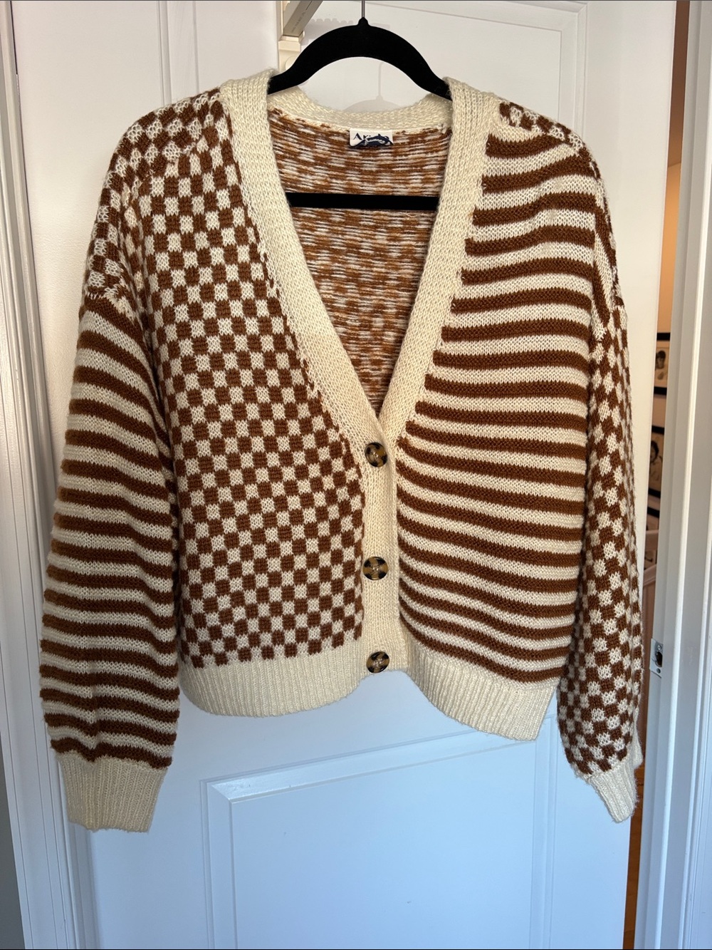 Arula Two-Tone Cream and Brown Patterned V-Neck Cardigan